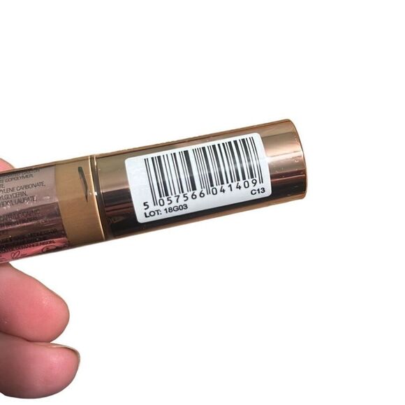 Makeup Revolution Conceal & define Foundation C13 - Picture 4 of 4